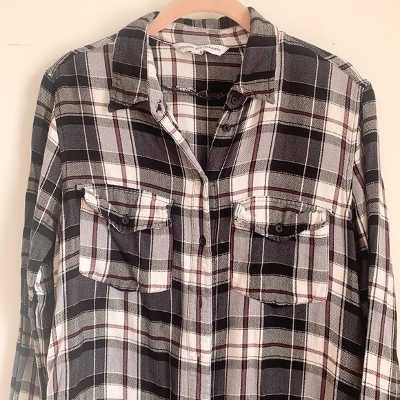 Cupcakes and Cashmere Cruz high low flannel top Medium - Picture 11 of 14